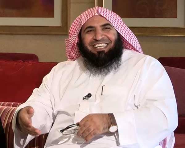 حقيقة فتوى الشيخ احمد الغامدي جواز صلاة المراة كاشفةً شعرها إذا لم يكن يراها أجنبي